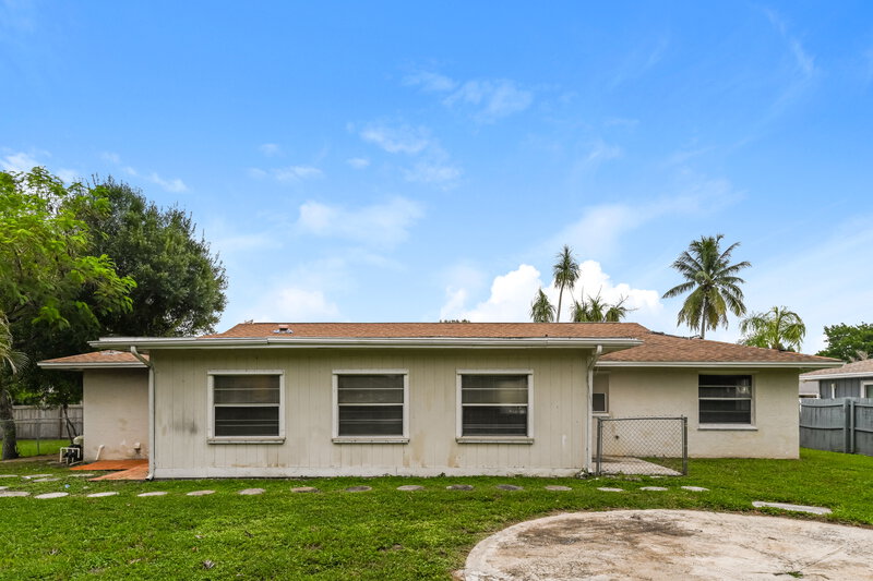 1,785/Mo, 19034 Evergreen Rd Fort Myers, FL 33967 Rear View