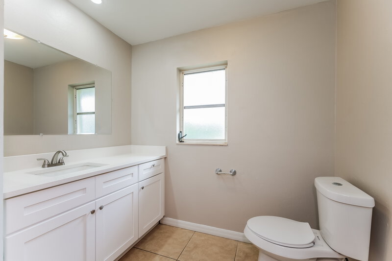 1,835/Mo, 3731 15th St W Lehigh Acres, FL 33971 Main Bathroom View