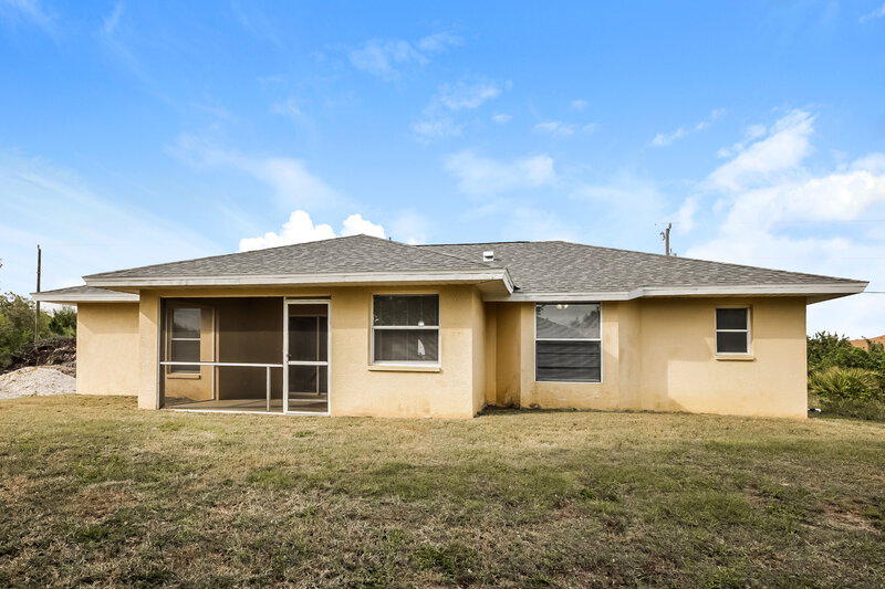 1,835/Mo, 3731 15th St W Lehigh Acres, FL 33971 Rear View