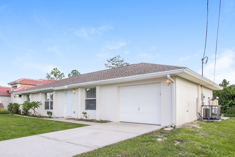 1,685/Mo, 3005 9th St W Lehigh Acres, FL 33971 Front View