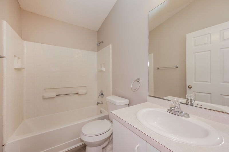 1,685/Mo, 3005 9th St W Lehigh Acres, FL 33971 Bathroom View