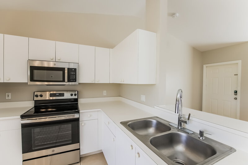 1,755/Mo, 3912 3rd St W Lehigh Acres, FL 33971 Kitchen View 2