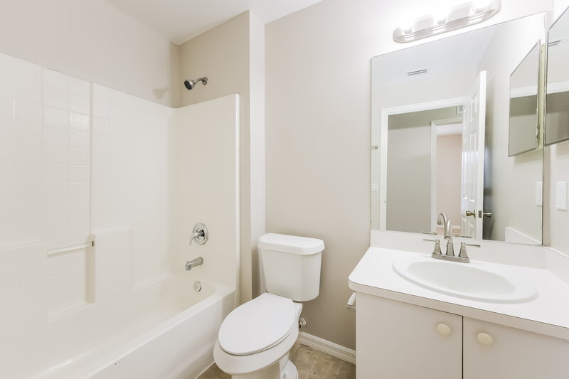 1,755/Mo, 3912 3rd St W Lehigh Acres, FL 33971 Bathroom View