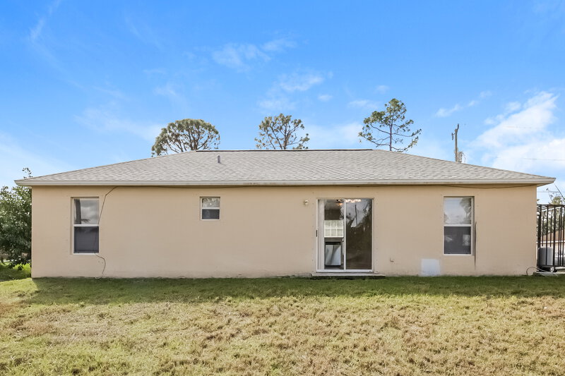 1,755/Mo, 3912 3rd St W Lehigh Acres, FL 33971 Rear View