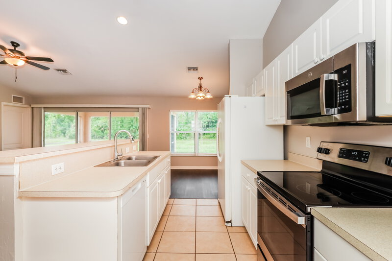 1,650/Mo, 2601 Darlene Pl Lehigh Acres, FL 33971 Kitchen View 2