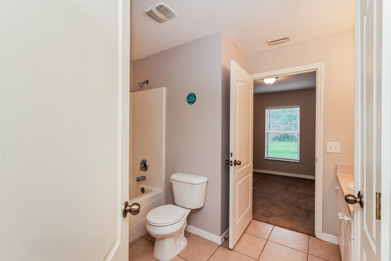 1,650/Mo, 2601 Darlene Pl Lehigh Acres, FL 33971 Bathroom View 2