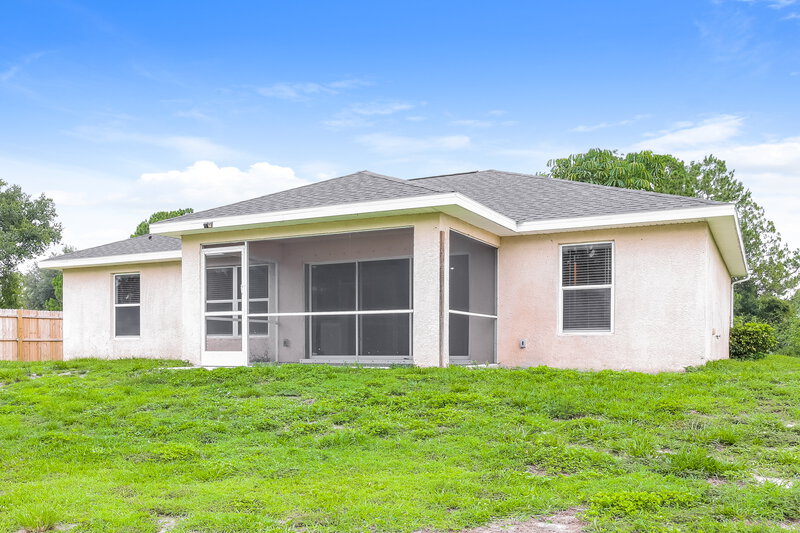 1,650/Mo, 2601 Darlene Pl Lehigh Acres, FL 33971 Rear View