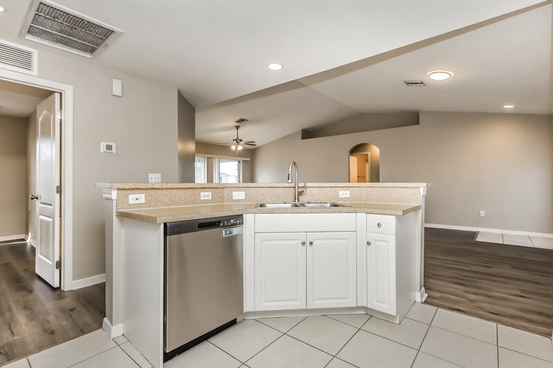 1,820/Mo, 2511 28th St W Lehigh Acres, FL 33971 Kitchen View