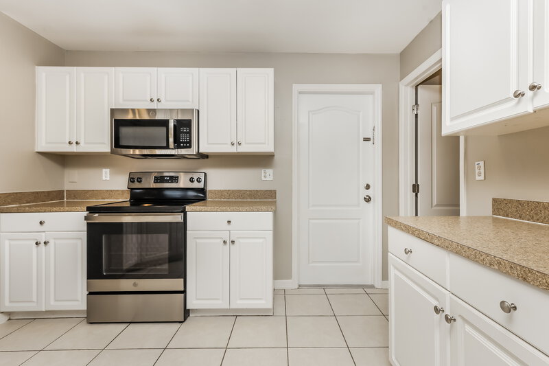 1,820/Mo, 2511 28th St W Lehigh Acres, FL 33971 Kitchen View 2