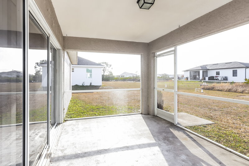 1,820/Mo, 2511 28th St W Lehigh Acres, FL 33971 Sun Room View