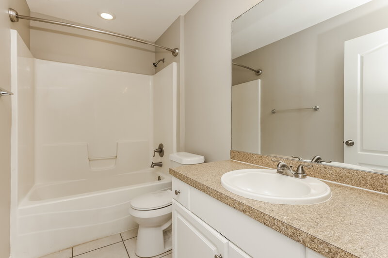 1,820/Mo, 2511 28th St W Lehigh Acres, FL 33971 Main Bathroom View
