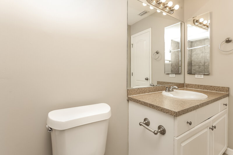 1,820/Mo, 2511 28th St W Lehigh Acres, FL 33971 Bathroom View