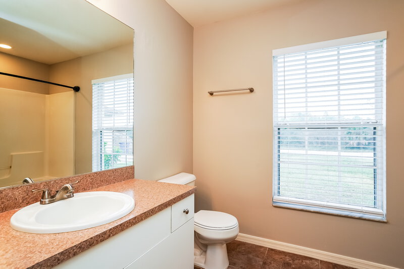 1,940/Mo, 3304 31st St W Lehigh Acres, FL 33971 Main Bathroom View