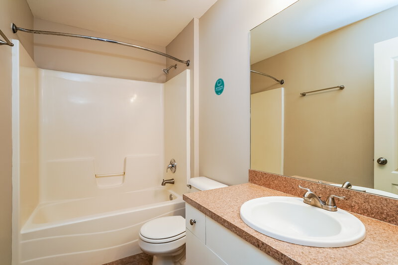 1,940/Mo, 3304 31st St W Lehigh Acres, FL 33971 Bathroom View