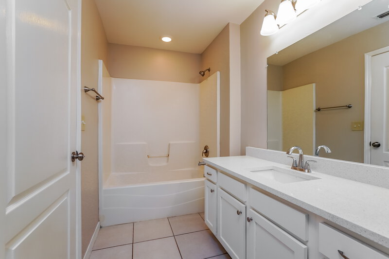 1,910/Mo, 5210 6th St W Lehigh Acres, FL 33971 Main Bathroom View