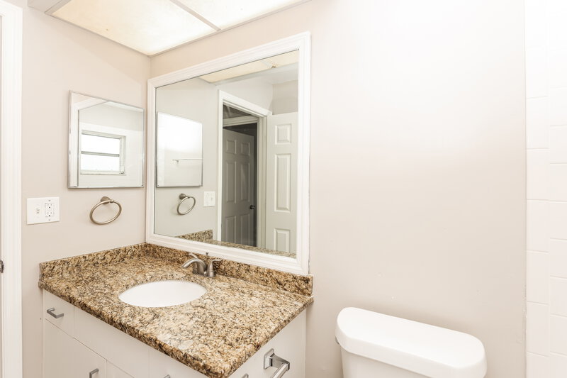 1,665/Mo, 3723 11th St W Lehigh Acres, FL 33971 Bathroom View