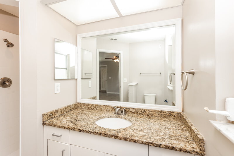 1,665/Mo, 3723 11th St W Lehigh Acres, FL 33971 Bathroom View 2