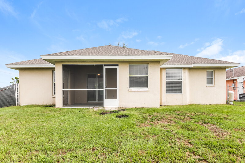 1,665/Mo, 3723 11th St W Lehigh Acres, FL 33971 Rear View
