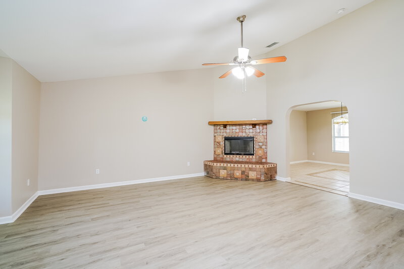 2,250/Mo, 812 Scott Ave Lehigh Acres, FL 33972 Living Room View