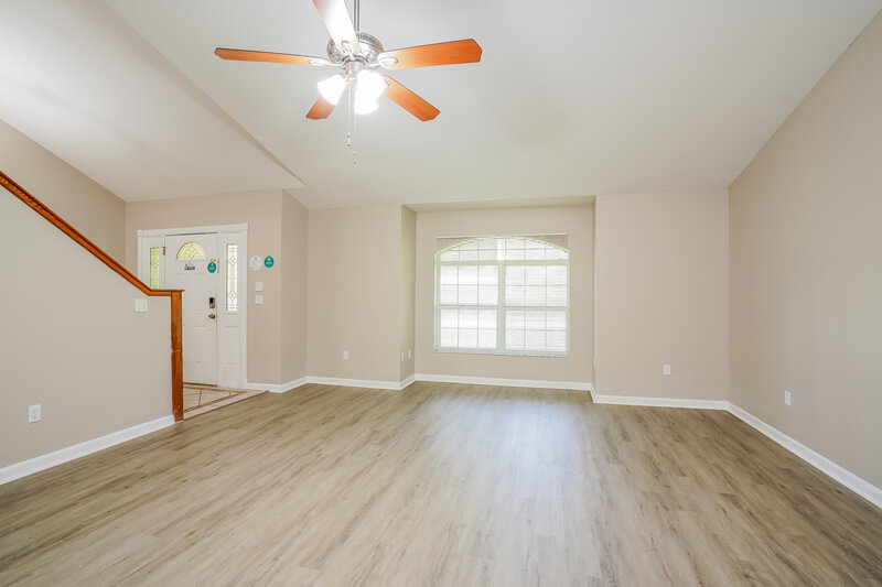 2,250/Mo, 812 Scott Ave Lehigh Acres, FL 33972 Living Room View 2