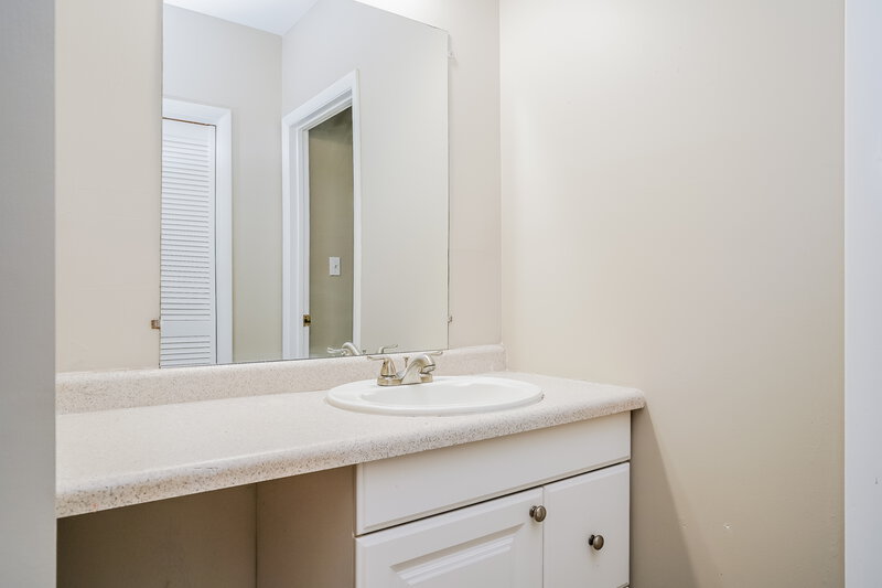 2,250/Mo, 812 Scott Ave Lehigh Acres, FL 33972 Bathroom View 2