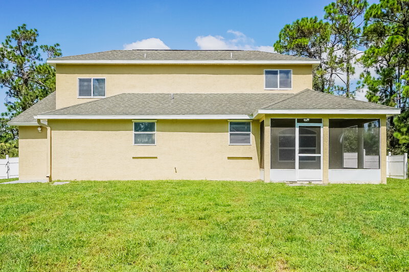 2,250/Mo, 812 Scott Ave Lehigh Acres, FL 33972 Rear View