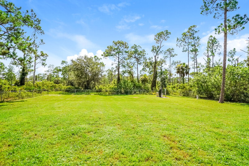2,250/Mo, 812 Scott Ave Lehigh Acres, FL 33972 Exterior View