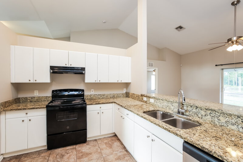 1,740/Mo, 829 Aprile Ave S Lehigh Acres, FL 33974 Kitchen View