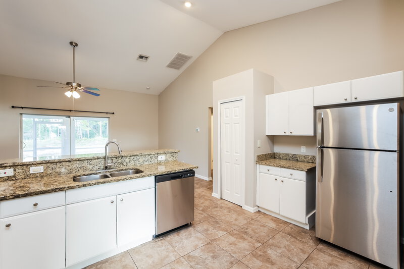 1,740/Mo, 829 Aprile Ave S Lehigh Acres, FL 33974 Kitchen View 2