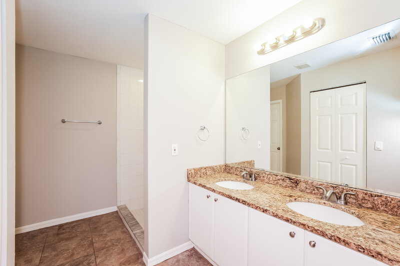 1,740/Mo, 829 Aprile Ave S Lehigh Acres, FL 33974 Main Bathroom View
