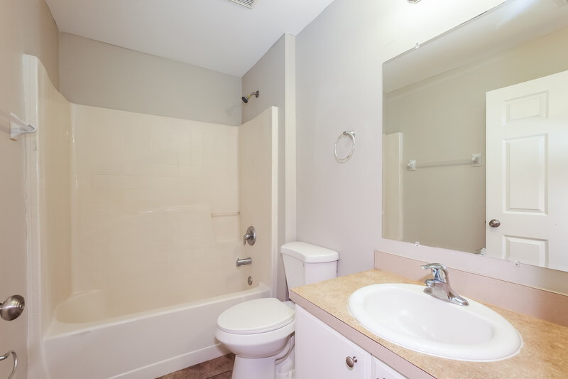 1,740/Mo, 829 Aprile Ave S Lehigh Acres, FL 33974 Bathroom View