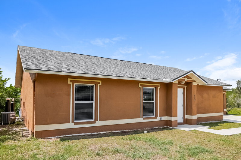 1,540/Mo, 577 Pierre Circle Lehigh Acres, FL 33974 Front View