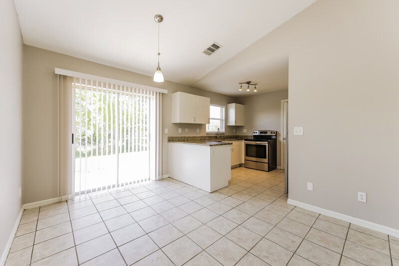 1,540/Mo, 577 Pierre Circle Lehigh Acres, FL 33974 Dining Room View