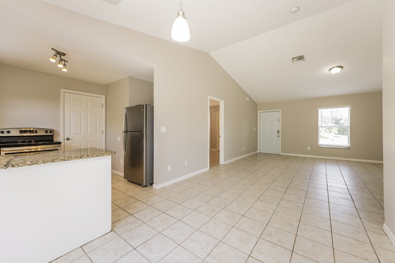 1,540/Mo, 577 Pierre Circle Lehigh Acres, FL 33974 Dining Room View 2