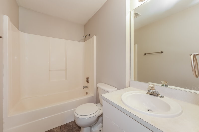 1,540/Mo, 577 Pierre Circle Lehigh Acres, FL 33974 Bathroom View