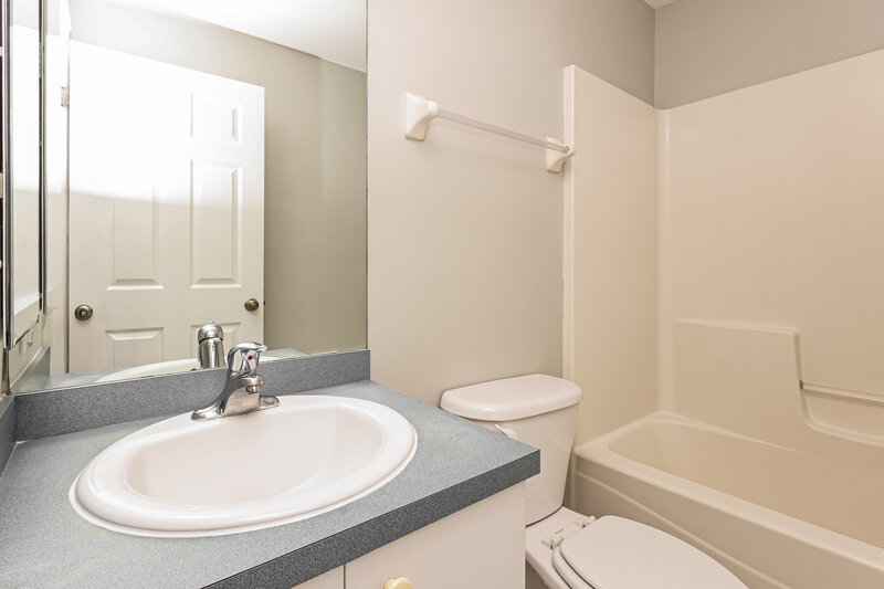1,480/Mo, 1022 Anaconda Ave S Lehigh Acres, FL 33974 Bathroom View