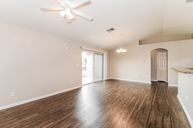 1,950/Mo, 607 Bell Blvd S Lehigh Acres, FL 33974 Living Room View
