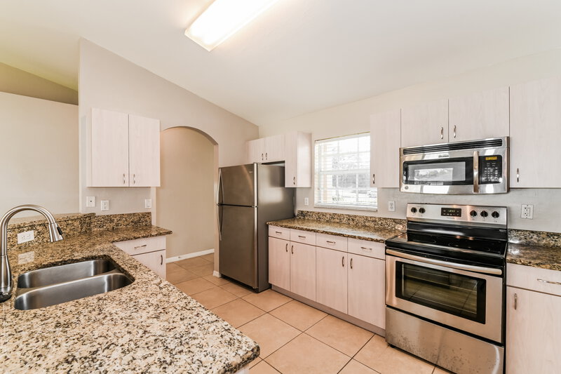 1,950/Mo, 607 Bell Blvd S Lehigh Acres, FL 33974 Kitchen View