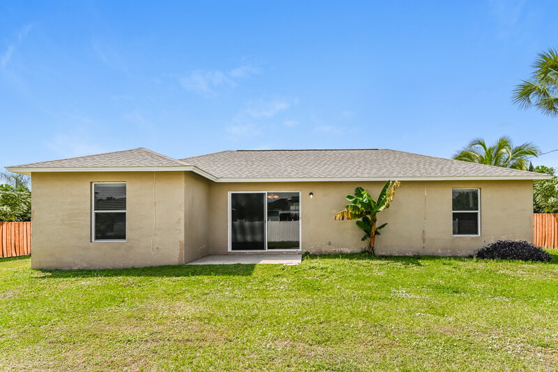 1,950/Mo, 607 Bell Blvd S Lehigh Acres, FL 33974 Rear View