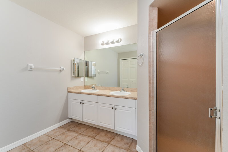 1,895/Mo, 106 Pageant St Lehigh Acres, FL 33974 Main Bathroom View
