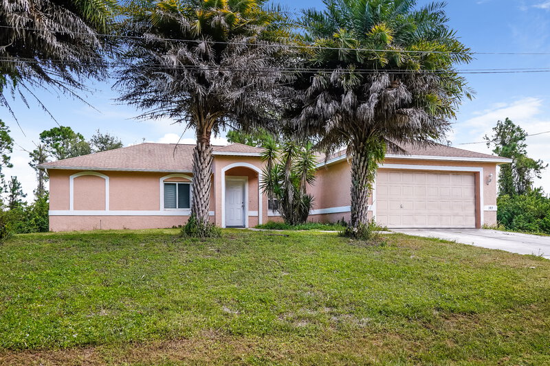 2,450/Mo, 397 Chamonix Ave S Lehigh Acres, FL 33974 External View