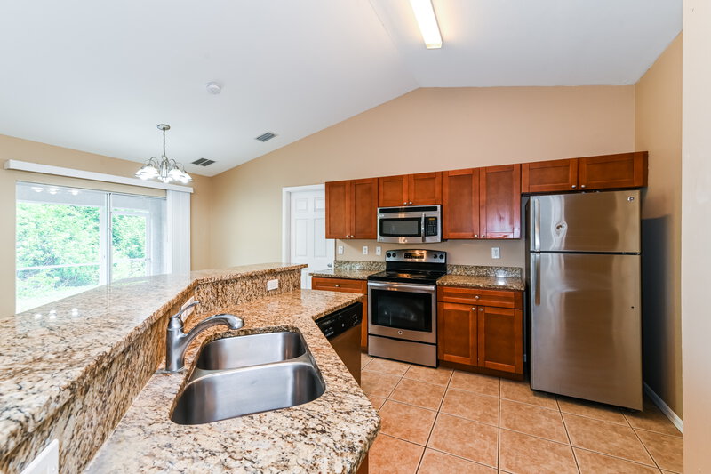 0/Mo, 737 Almelia St E Lehigh Acres, FL 33974 Kitchen View