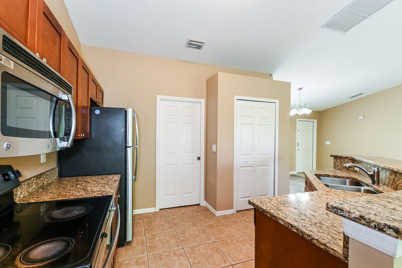 0/Mo, 737 Almelia St E Lehigh Acres, FL 33974 Kitchen View 2