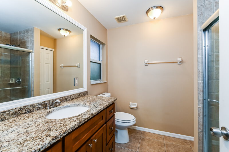 0/Mo, 737 Almelia St E Lehigh Acres, FL 33974 Main Bathroom View