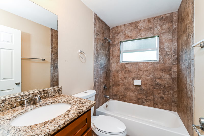 0/Mo, 737 Almelia St E Lehigh Acres, FL 33974 Bathroom View