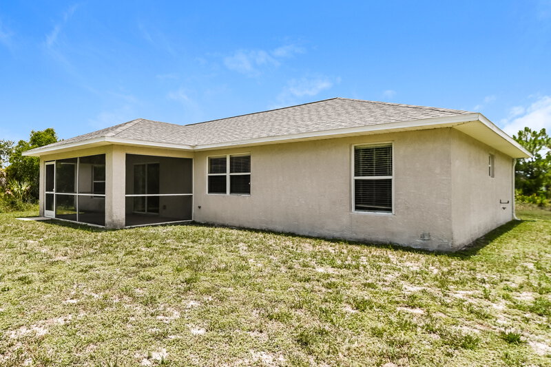 0/Mo, 737 Almelia St E Lehigh Acres, FL 33974 Rear View