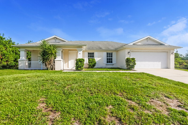1,750/Mo, 935 Green St E Lehigh Acres, FL 33974 External View