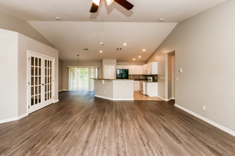 1,750/Mo, 935 Green St E Lehigh Acres, FL 33974 Living Room View