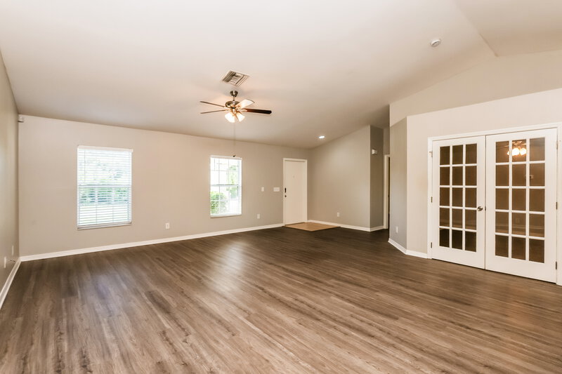 1,750/Mo, 935 Green St E Lehigh Acres, FL 33974 Living Room View 2