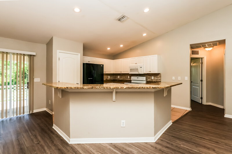 1,750/Mo, 935 Green St E Lehigh Acres, FL 33974 Kitchen View